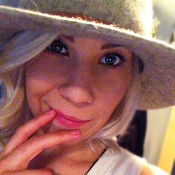 Meet your Posher, Katelynne - Picture 4 of 8